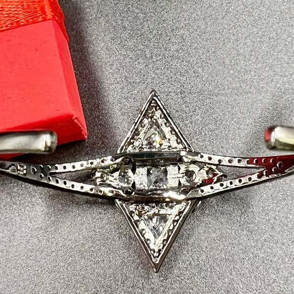 Stunning Banana Republic Edwardian Bracelet w/ Round Square and Triangular CZs - Picture 11 of 11